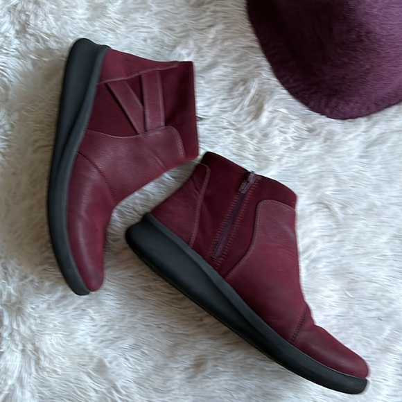 Burgundy leather suede booties casual Cloud Steppers by Clark’s, Sz 10 - Picture 6 of 13